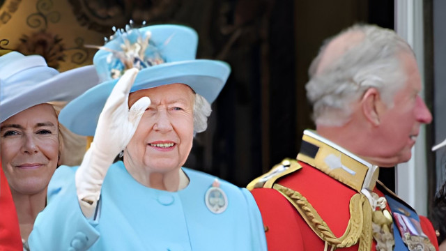 королева Єлизавета поиерла