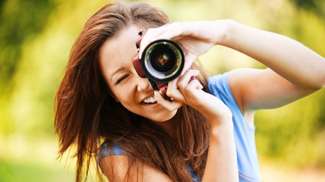 Дівчина з фотоапаратом