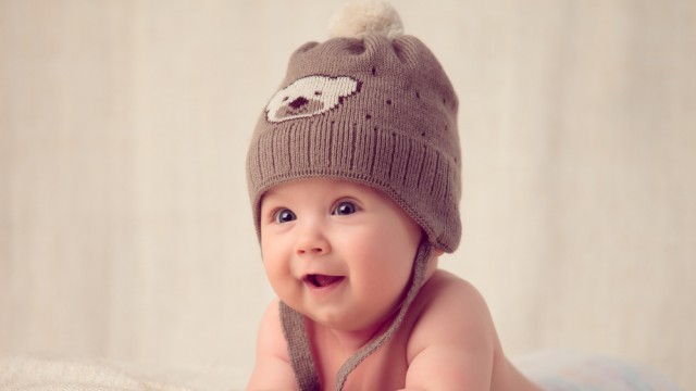 Новорожденный в шапочке 