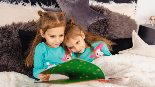 діти читають