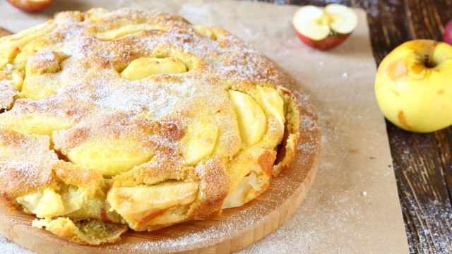 шарлотка яблучний пиріг