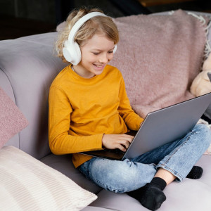 дівчата в інтернеті безпека