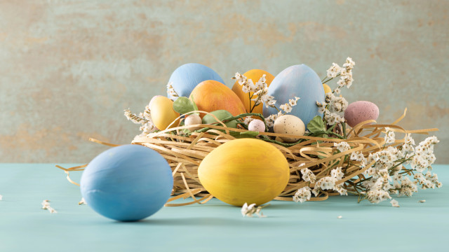 фарбування яєць до Великодня