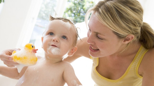 ребенок в ванной