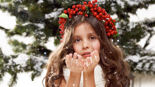 красива дівчинка взимку