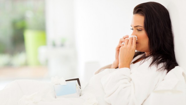 Больная женщина в постели