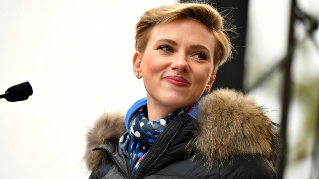 Скарлетт Йоханссон на марші протесту у Вашингтоні