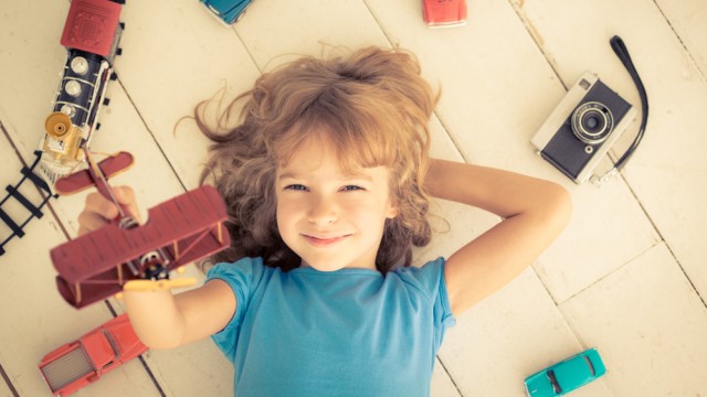 Ребенок играет