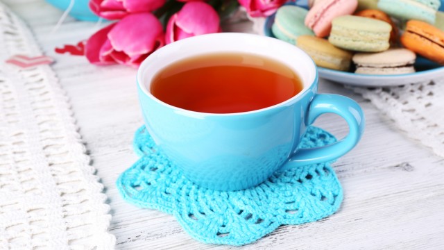 Чашка чая на столе