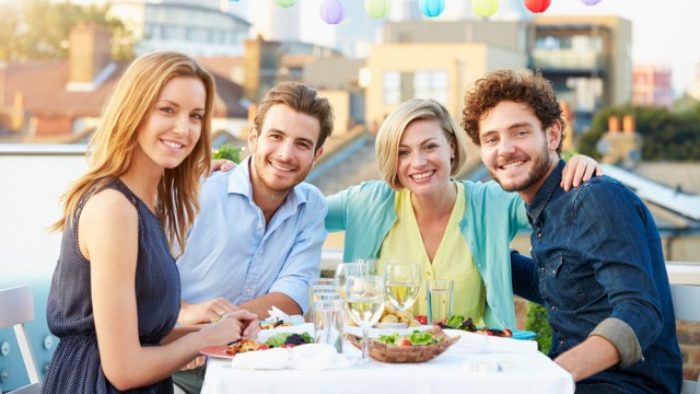 Друзья за ужином