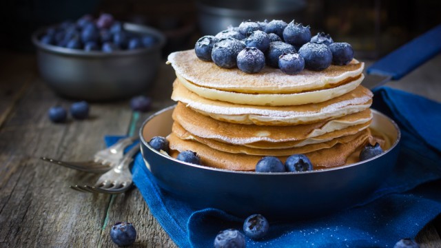 Блинчики с черникой