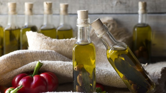 Оливковое масло в бутылках