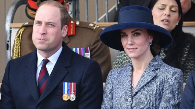 Кейт Міддлтон у пальто і принц Вільям