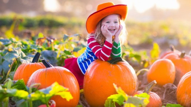 Діти в костюмах на Хеллоуін