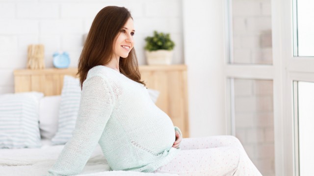 Счастливая беременная женщина