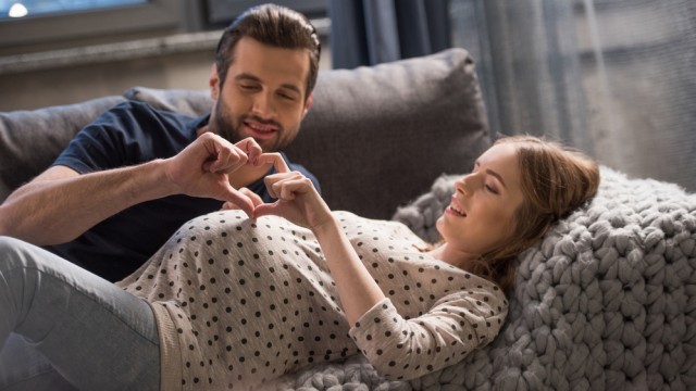 Беременная с мужем