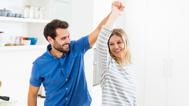 пара танцює