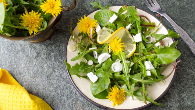 Салат із кульбаби