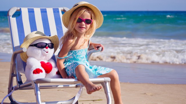 Дівчинка на пляжі