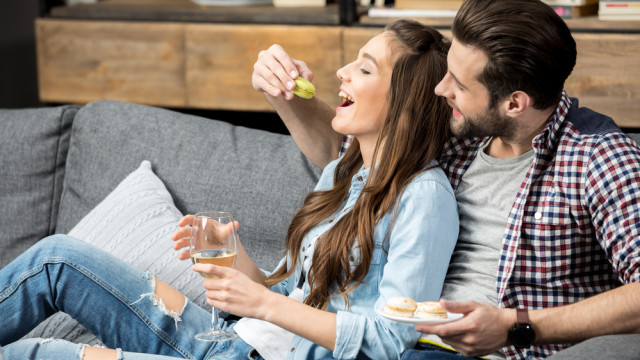 Пара їсть смакоту