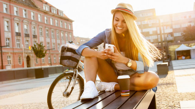 жінка влітку