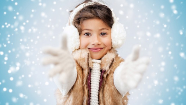 девочка в снегу, Новый год