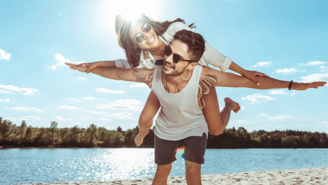 пара на пляже