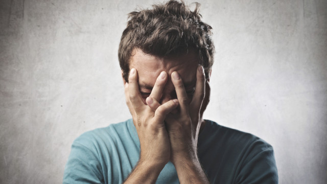 чоловік сумний