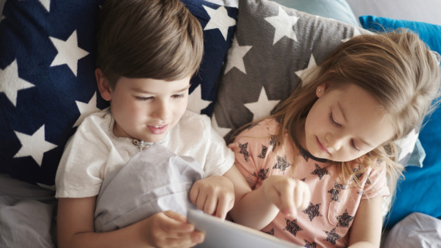 брат та сестра