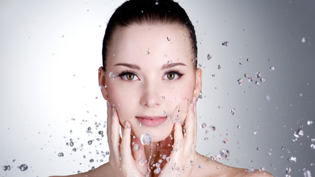 жінка красива