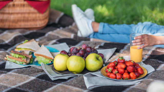 фрукти пікнік