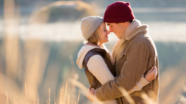 Закохана пара восени