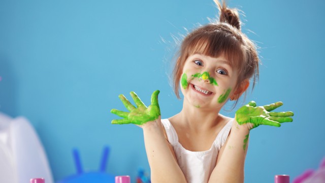 Ребенок в краске