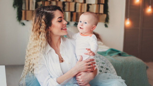 Красива мама з дитиною