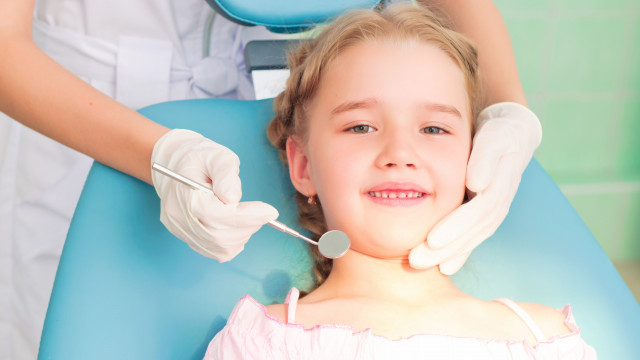 ребенок на приеме у томатолога