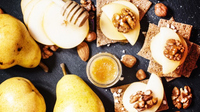 Сыр и груши