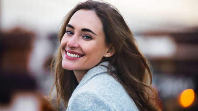 красива брюнетка