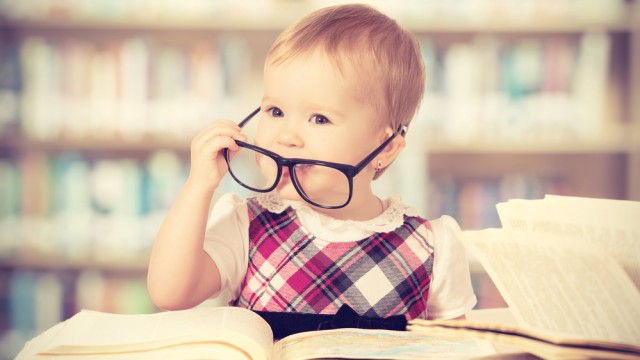 Ребенок в очках