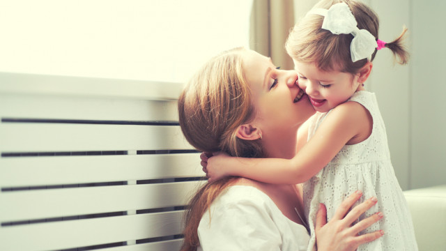 Как вести себя после разлуки с ребенком, чтобы не вызвать нарушения привязанности