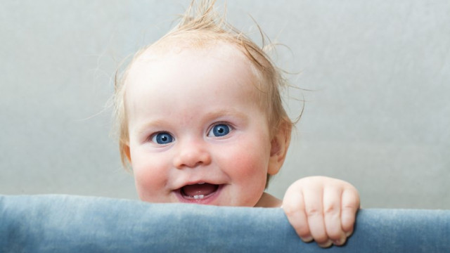 ребенок первые зубы