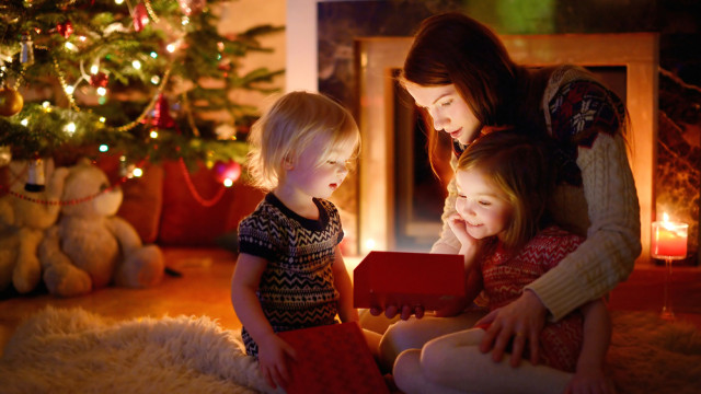 діти новий рік подарунок