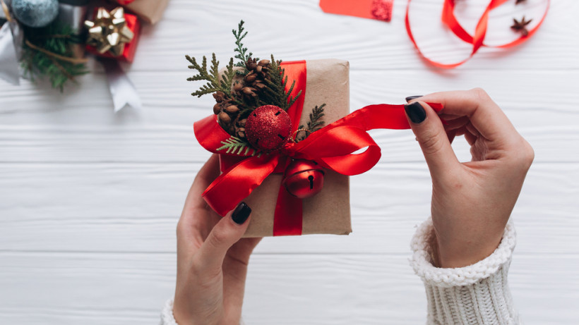 Новорічні подарунки 2018: як упакувати подарунок для дитини, мами, подруги