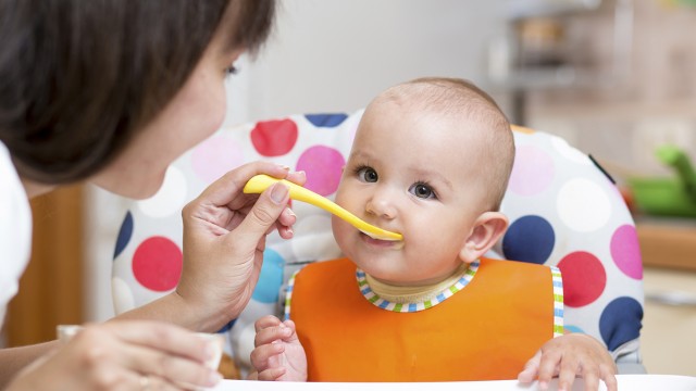 Прикорм из баночек или готовить самостоятельно: опыт молодой мамы