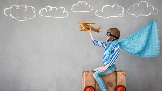 Ребенок играет