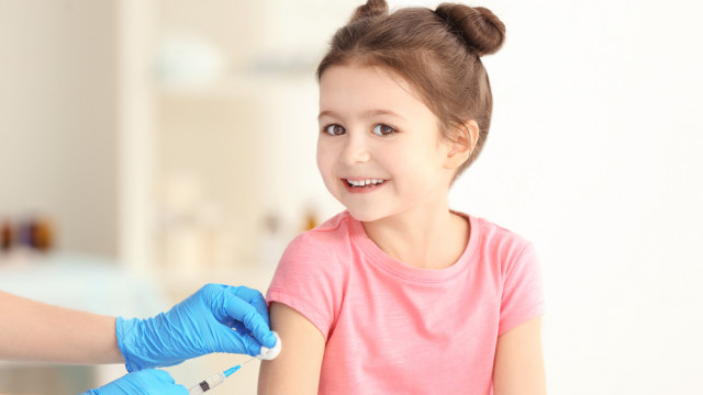 Вакцинация в деталях: что такое АДС-м - отвечает врач