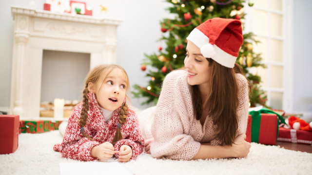 мама с дочкой во время нг фотосессии