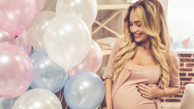 вагітна з кульками