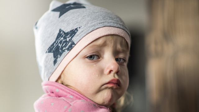 Ребенок плачет