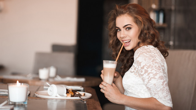 коктейль із трубочкою