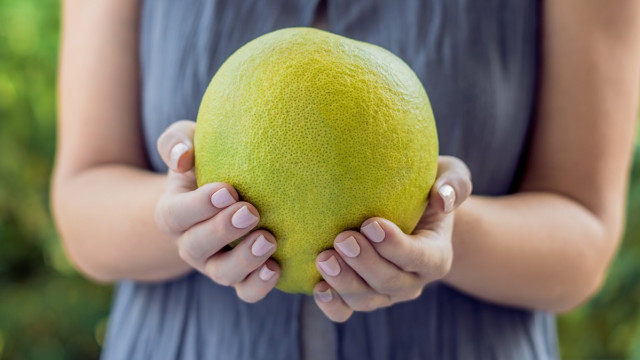 екзотичний фрукт помело